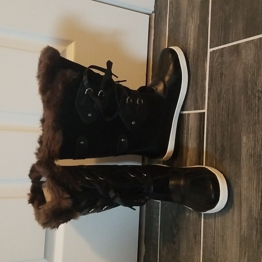 Faux Fur Lace up snow boot size 7